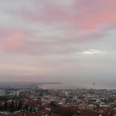 Floor Ano Poli בית אירוח
